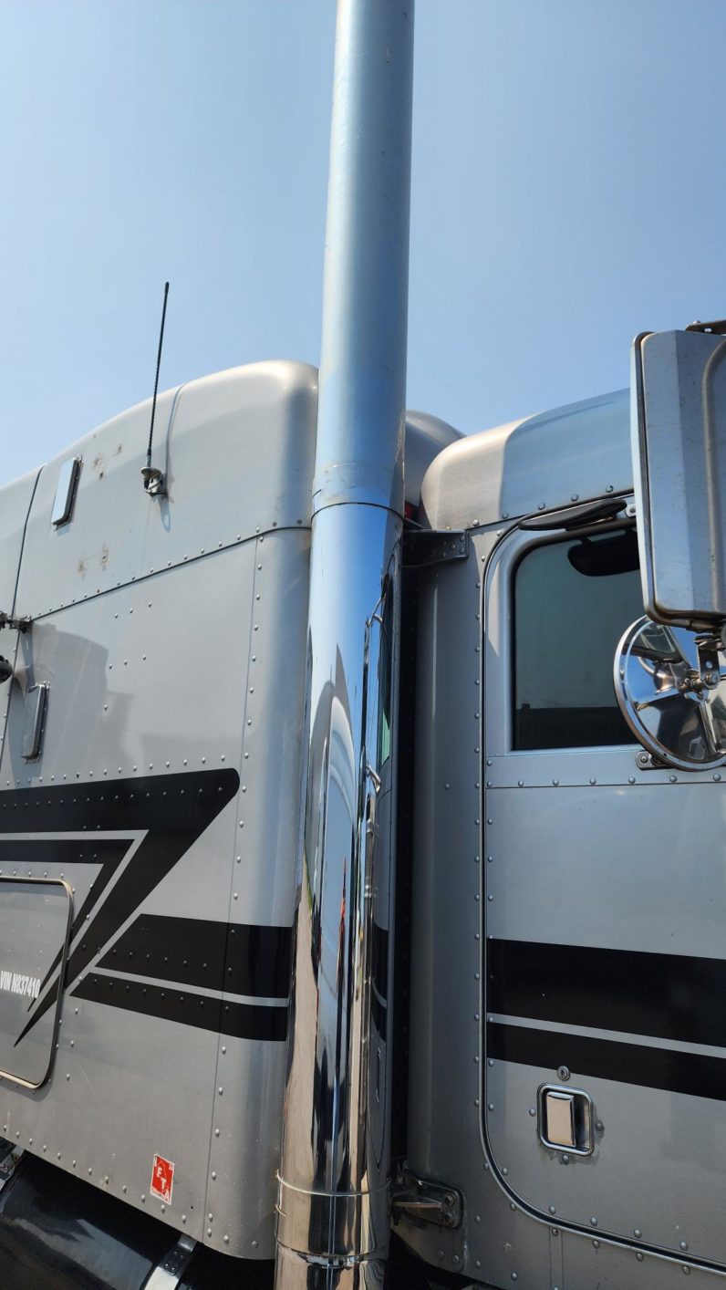 2005 Peterbilt Long Nose