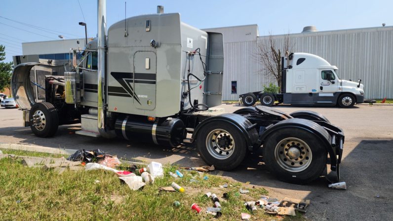 2005 Peterbilt Long Nose