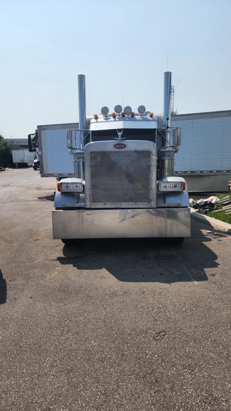 2005 Peterbilt Long Nose