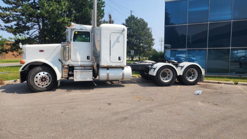 2005 Peterbilt 379  white Short Nose