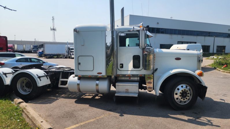 2005 Peterbilt 379  white Short Nose