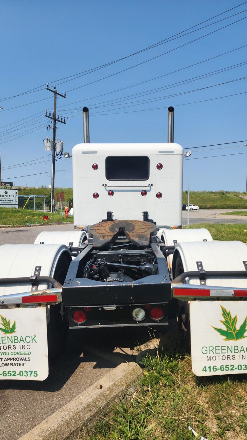 2005 Peterbilt 379  white Short Nose